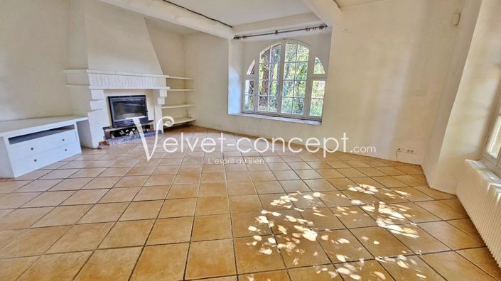 Image No.6-6 Bed House for sale