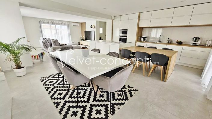 Image No.5-5 Bed House for sale