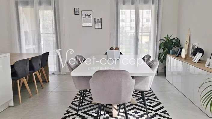 Image No.7-5 Bed House for sale