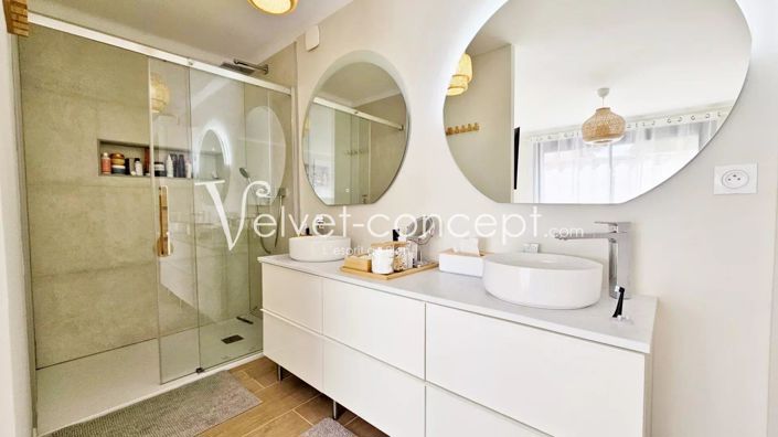 Image No.9-5 Bed House for sale