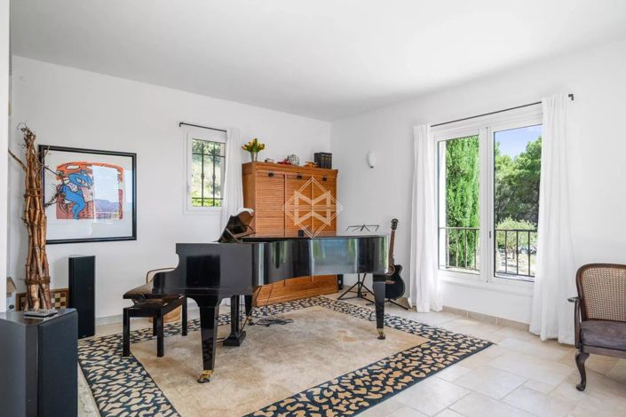 Image No.19-4 Bed House for sale