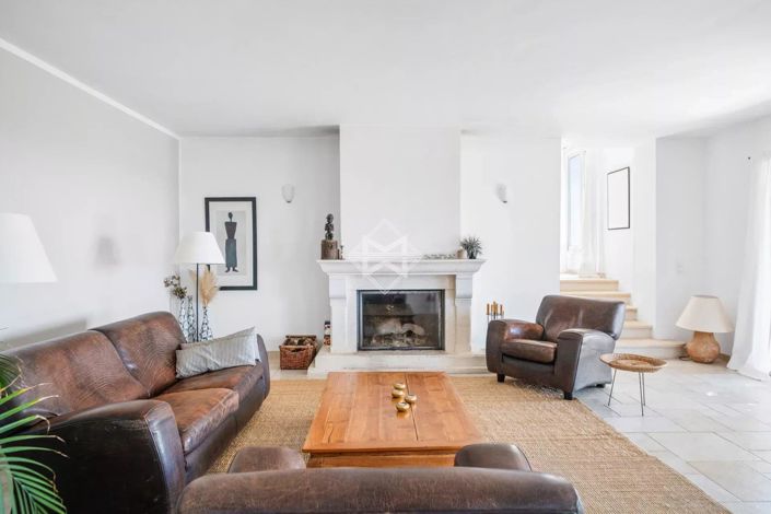 Image No.20-4 Bed House for sale