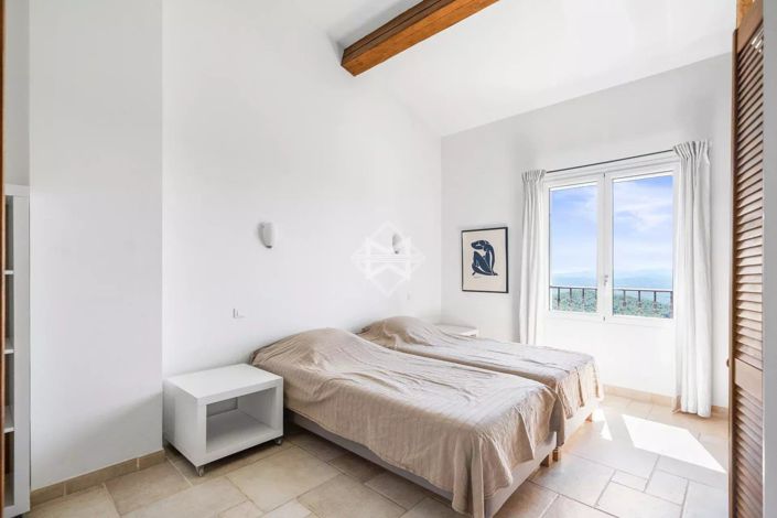 Image No.24-4 Bed House for sale