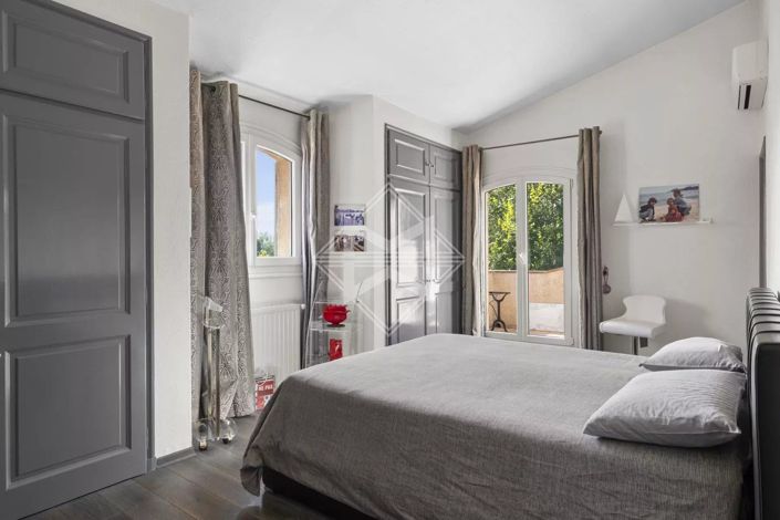 Image No.6-4 Bed House for sale