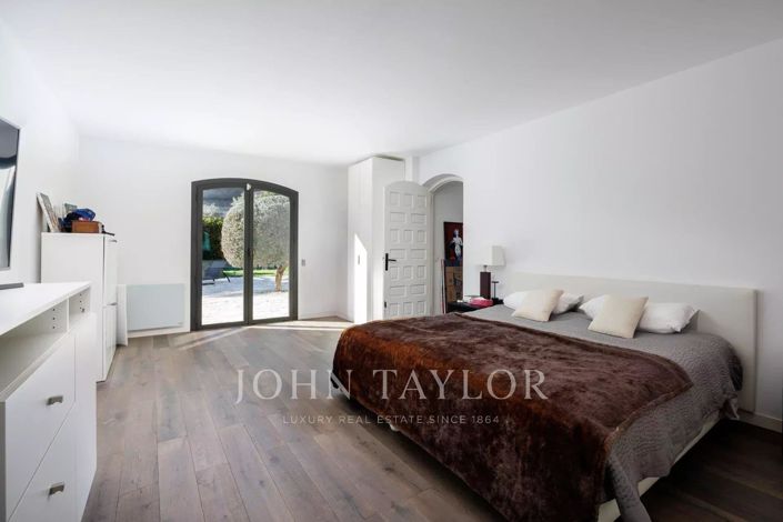 Image No.14-4 Bed House for sale