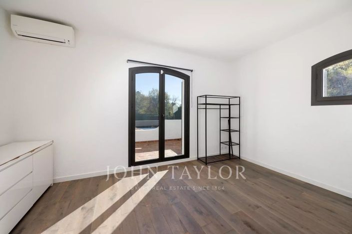 Image No.16-4 Bed House for sale