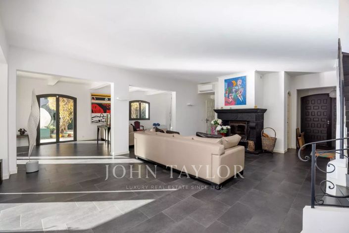 Image No.9-4 Bed House for sale