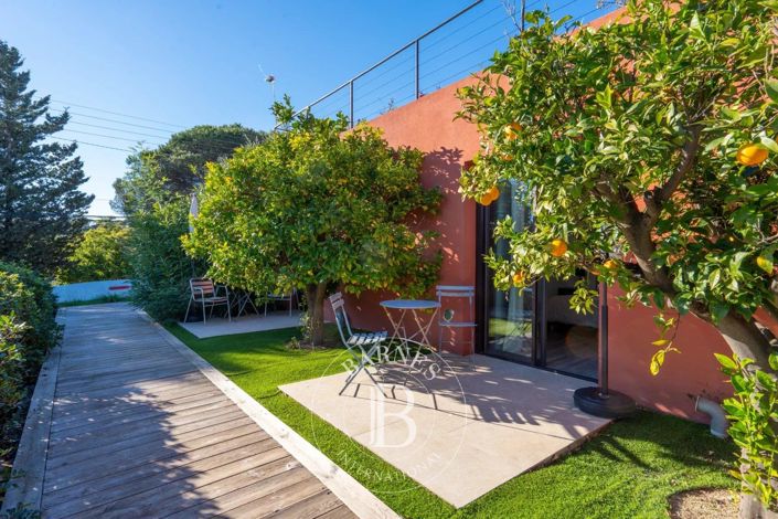 Image No.3-4 Bed House for sale