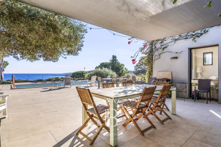 Image No.3-4 Bed House for sale