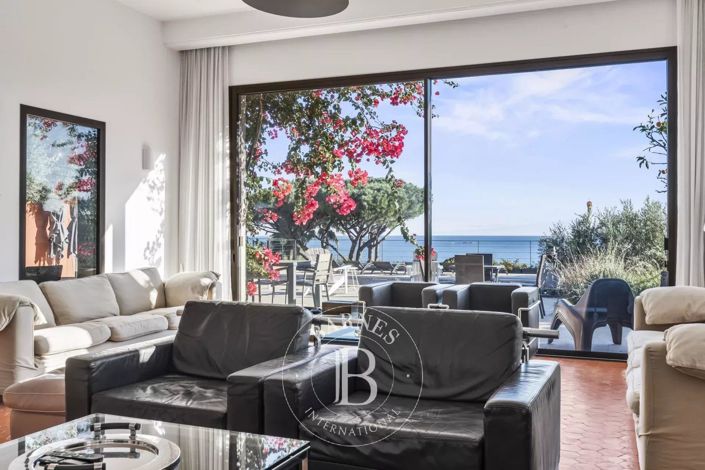 Image No.6-4 Bed House for sale