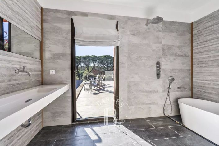 Image No.7-4 Bed House for sale