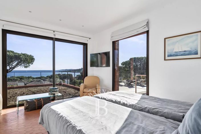 Image No.8-4 Bed House for sale