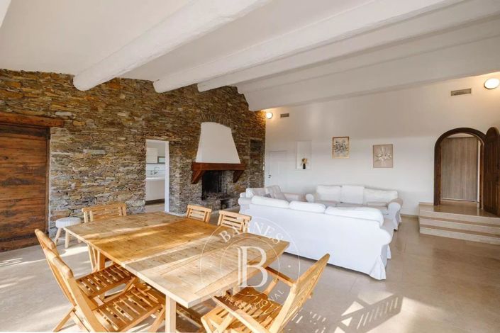 Image No.11-5 Bed House for sale