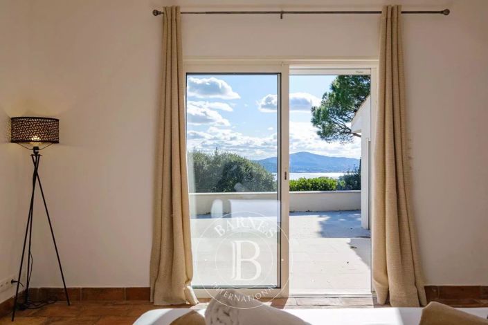 Image No.12-5 Bed House for sale