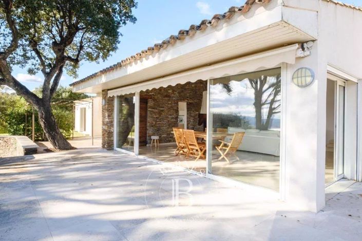 Image No.8-5 Bed House for sale