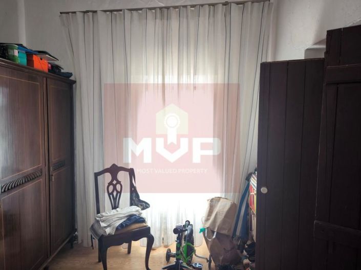 Image No.8-5 Bed House for sale