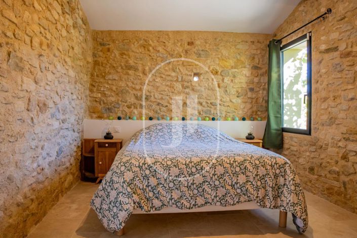 Image No.8-5 Bed House for sale