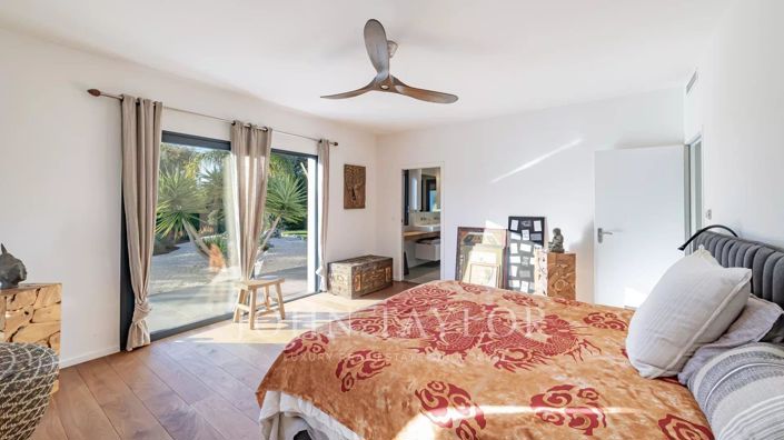 Image No.8-4 Bed House for sale