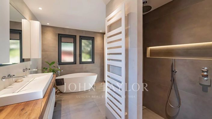 Image No.9-4 Bed House for sale