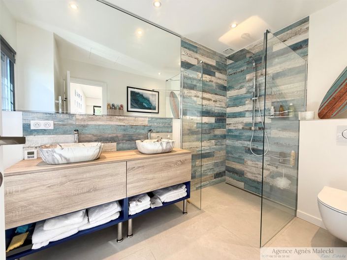 Image No.11-3 Bed House for sale