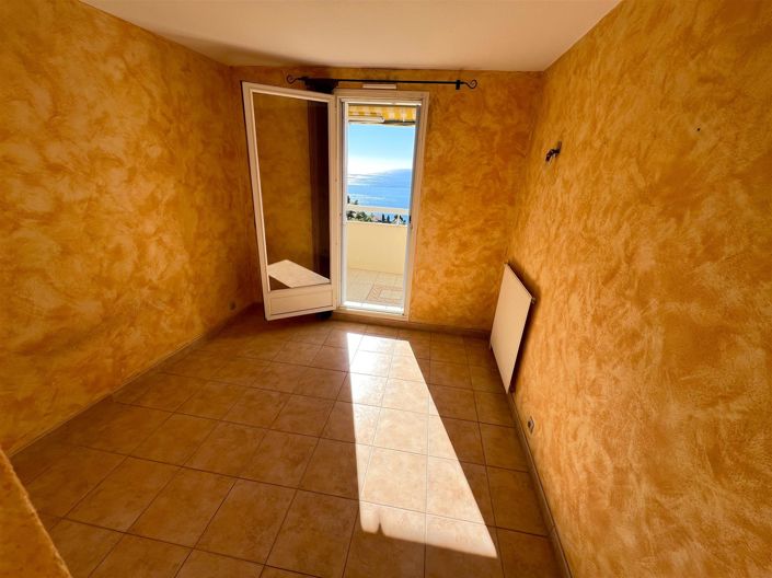 Image No.10-1 Bed Apartment for sale