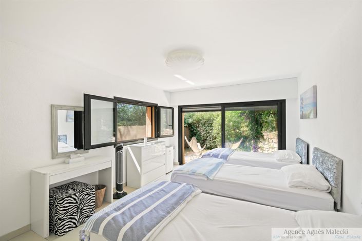 Image No.16-5 Bed House for sale