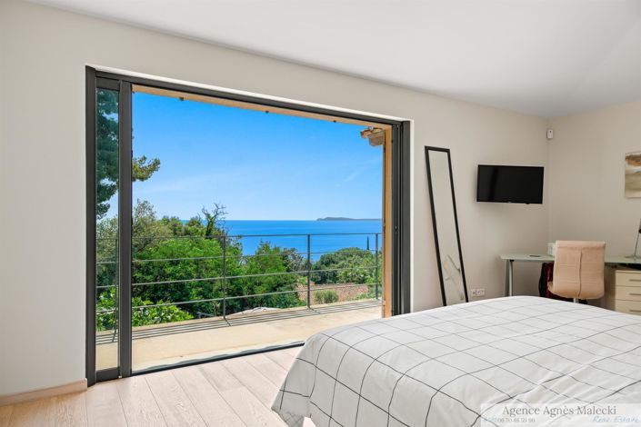 Image No.7-5 Bed House for sale