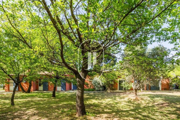 Image No.1-4 Bed House for sale