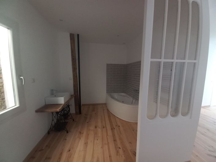 Image No.10-3 Bed House for sale