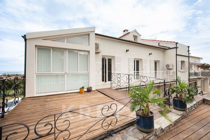 Image No.12-6 Bed Apartment for sale