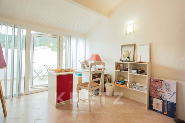 Image No.17-6 Bed Apartment for sale