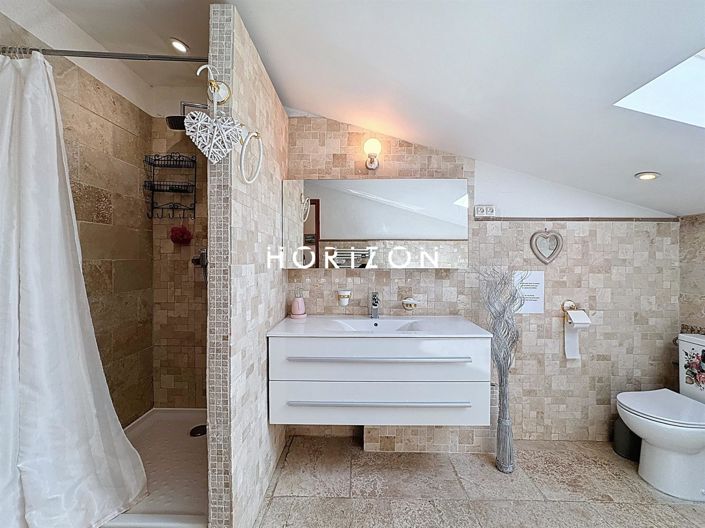 Image No.19-7 Bed House for sale