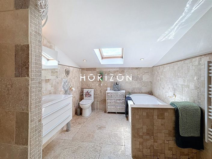 Image No.20-7 Bed House for sale