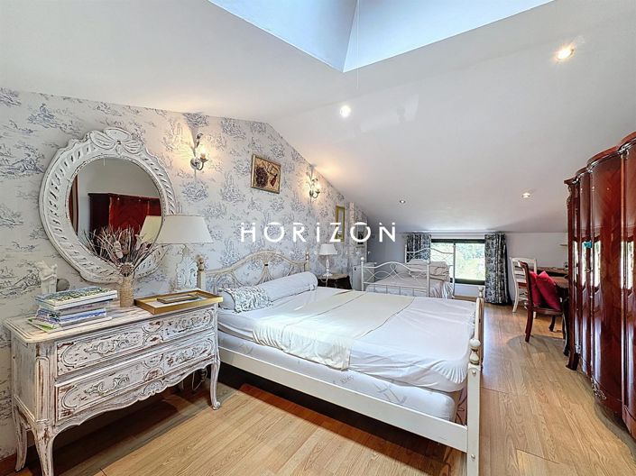 Image No.30-7 Bed House for sale