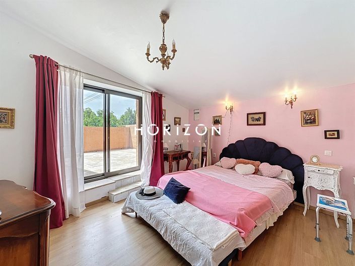 Image No.9-7 Bed House for sale