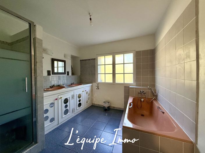 Image No.12-5 Bed House for sale