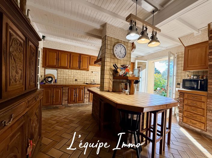 Image No.8-5 Bed House for sale