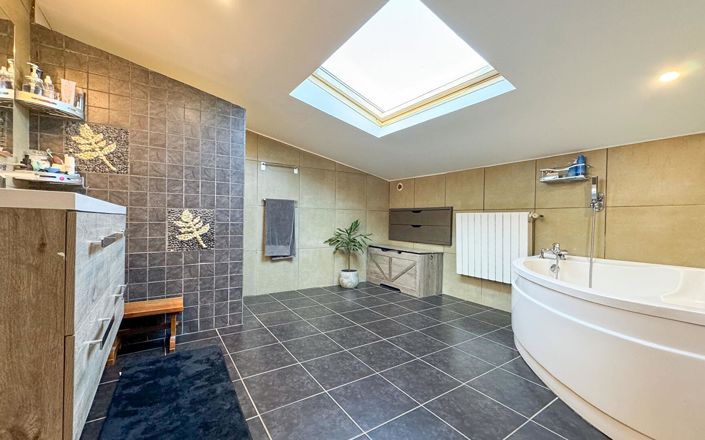 Image No.16-3 Bed House for sale