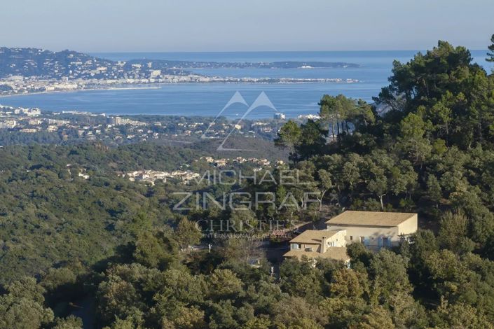 Image No.2-6 Bed House for sale