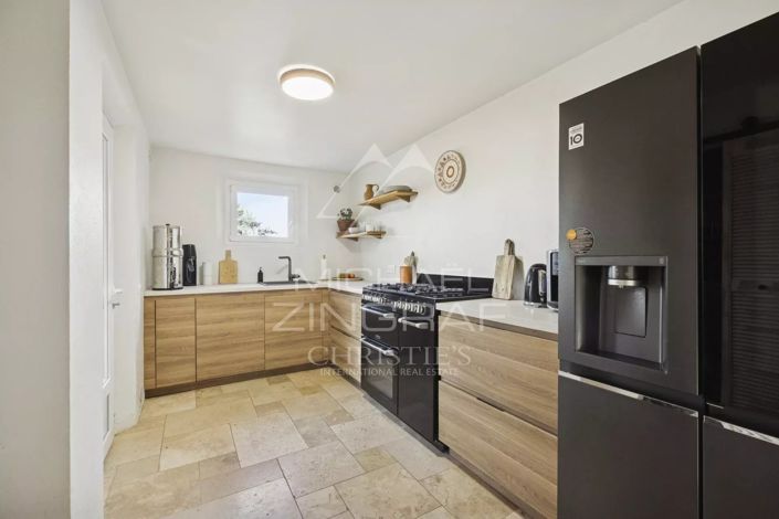 Image No.5-6 Bed House for sale