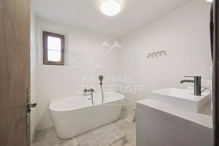 Image No.7-6 Bed House for sale