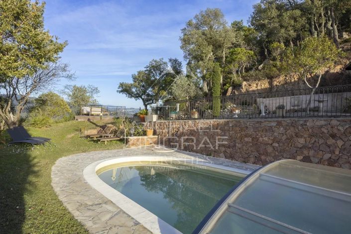 Image No.9-6 Bed House for sale