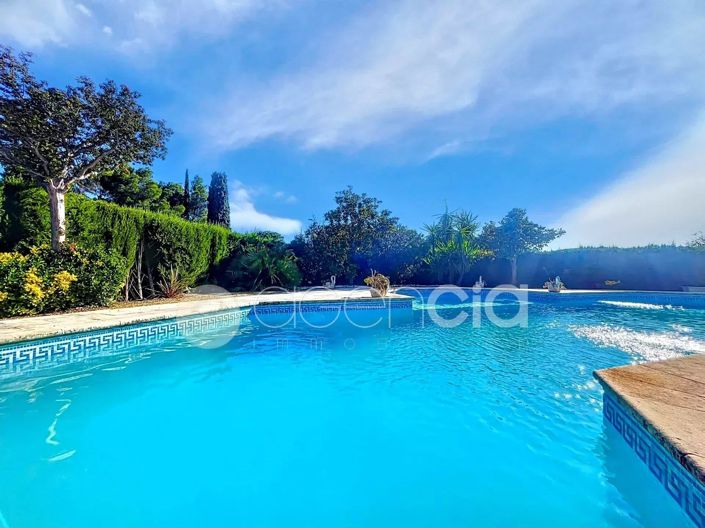 Image No.2-6 Bed House for sale