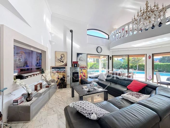 Image No.7-6 Bed House for sale