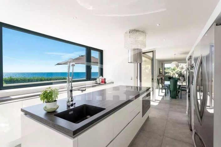 Image No.3-5 Bed House for sale