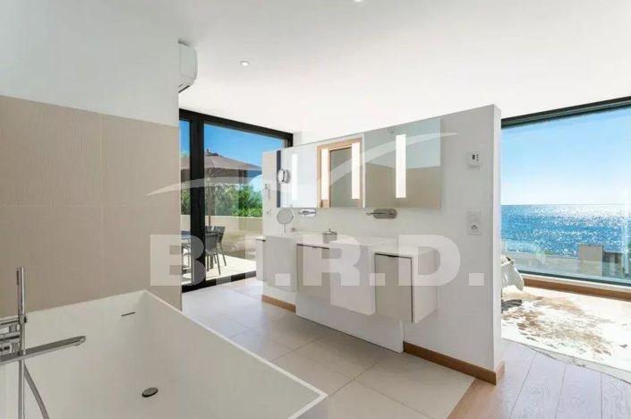 Image No.6-5 Bed House for sale