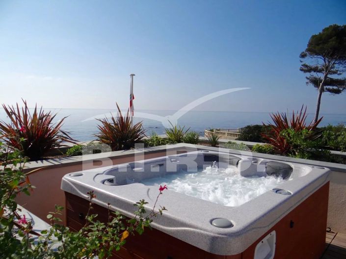 Image No.8-5 Bed House for sale