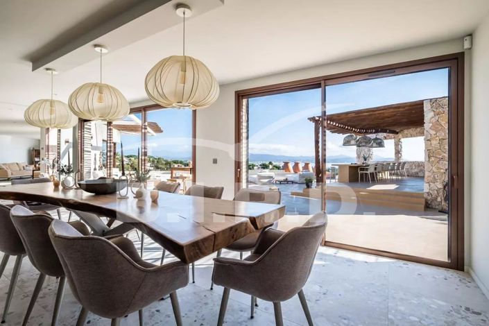 Image No.8-5 Bed House for sale