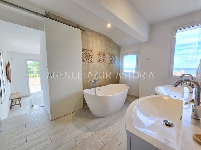 Image No.16-5 Bed House for sale