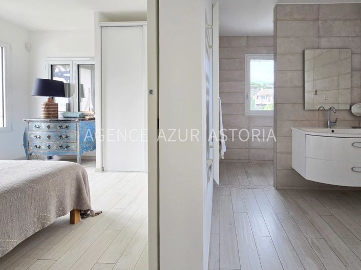 Image No.18-5 Bed House for sale